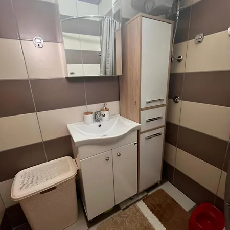 Marjanovic Tara, Lägenhet