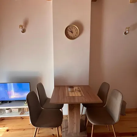 Marjanovic Tara, Lägenhet