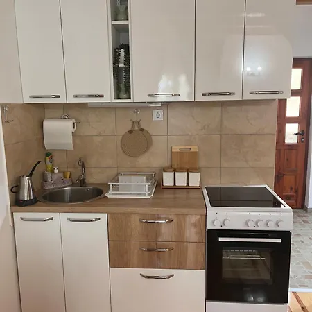 Marjanovic Tara, Lägenhet